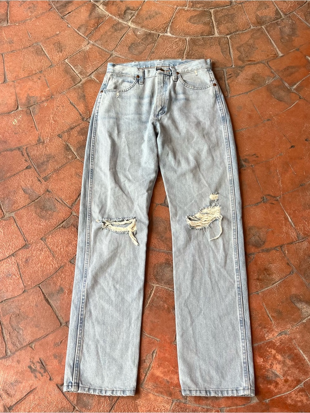 Wrangler Women’s Cowboy Cut Slim Fit Jeans Size 3X32 Distressed High Rise - Picture 2 of 8